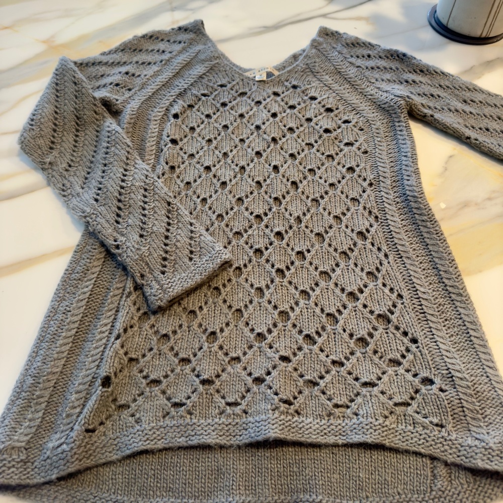 Max Studio Women's V Neck Sweater  Grey Open Knit Long Sleeve Pullover sz M